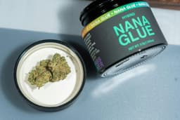Nana Glue | Flower • 14g